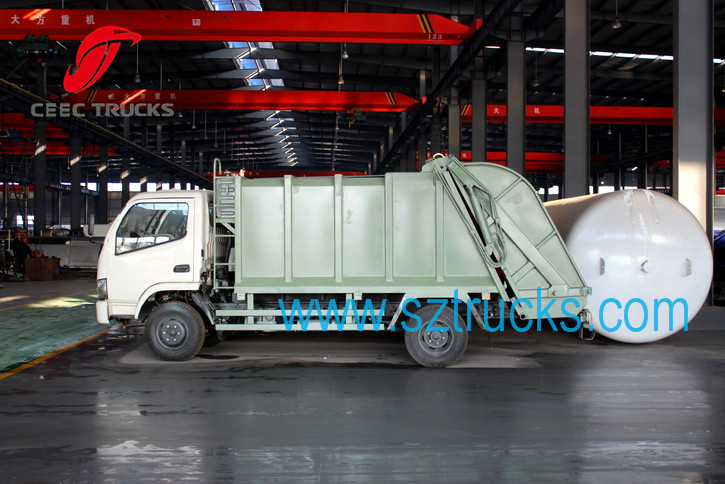 4CBM Garbage compactor truck