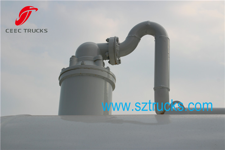 4CBM vacuum sewage suction truck