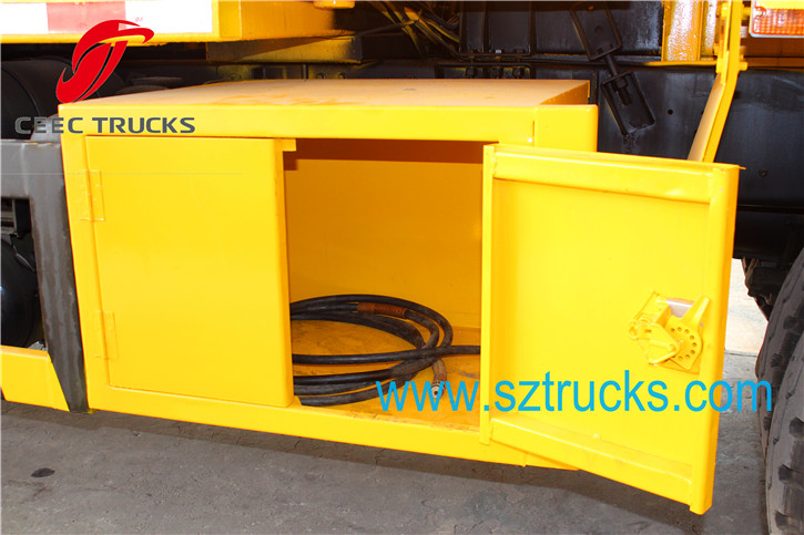 7+5CBM Combined Suction Jetting Truck