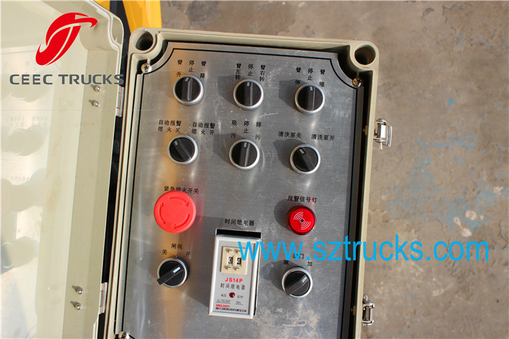 7+5CBM Combined Suction Jetting Truck