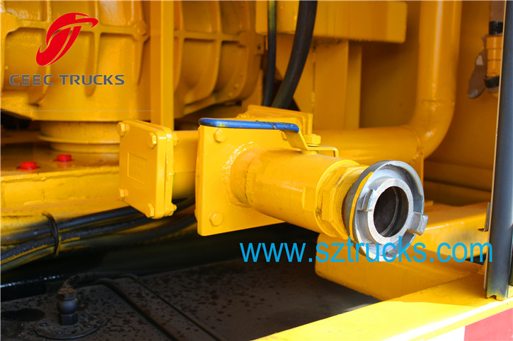 7+5CBM Combined Suction Jetting Truck
