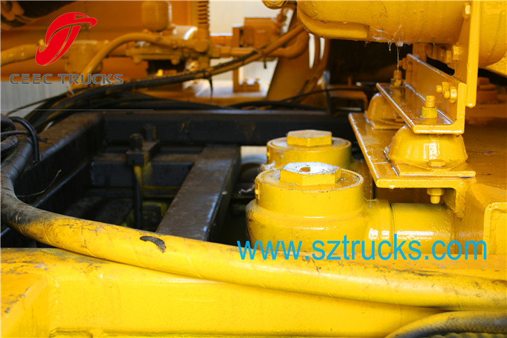 7+5CBM Combined Suction Jetting Truck