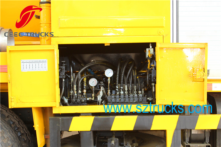 7+5CBM Combined Suction Jetting Truck