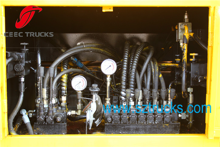 7+5CBM Combined Suction Jetting Truck