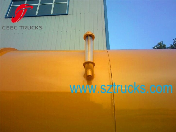 DFAC vacuum sewage suction truck with fecal suction pipe line
