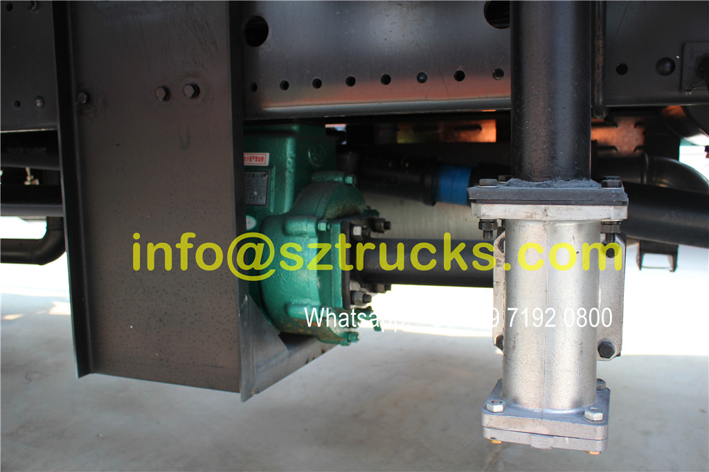 2016 design 10CBM guardrail washing truck advantages