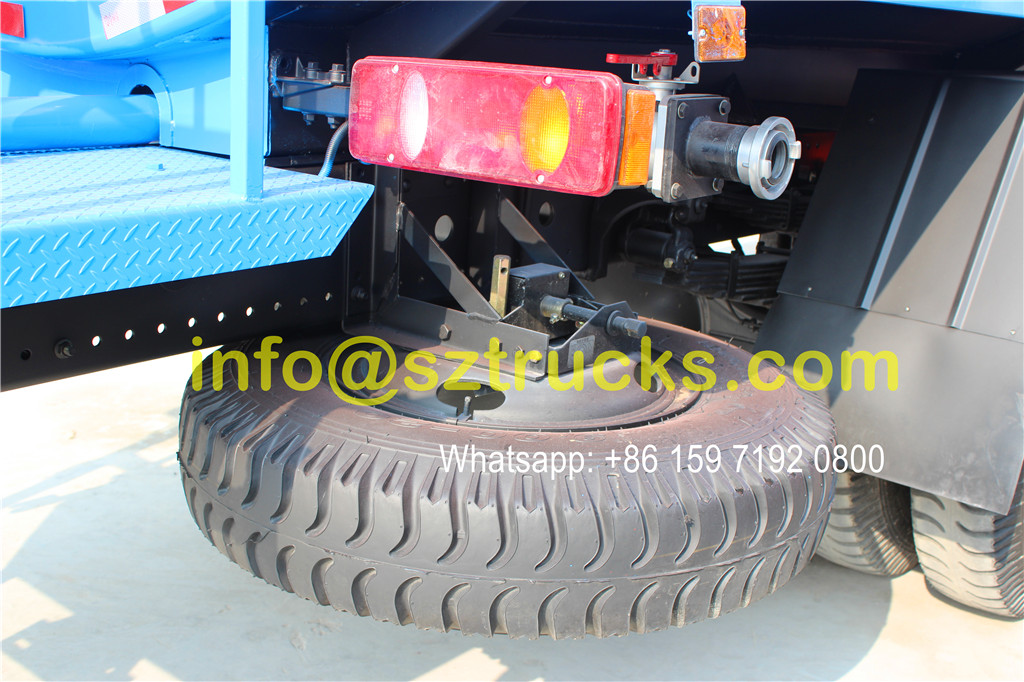 2016 design 10CBM guardrail washing truck advantages