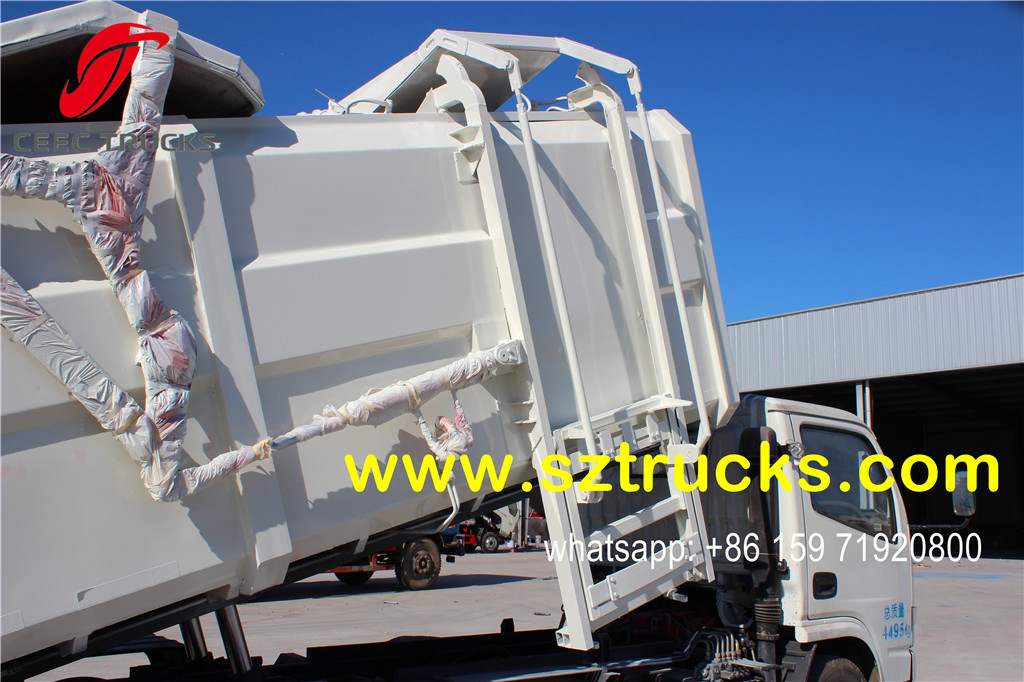 4000liters Side Loading Garbage Truck