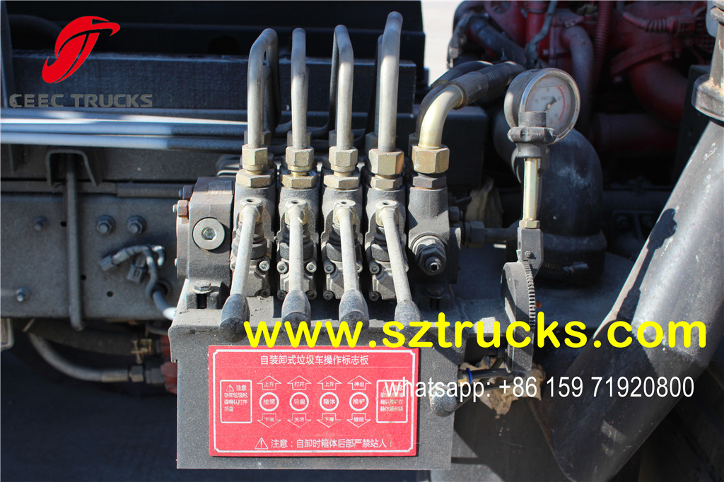 4000liters Side Loading Garbage Truck