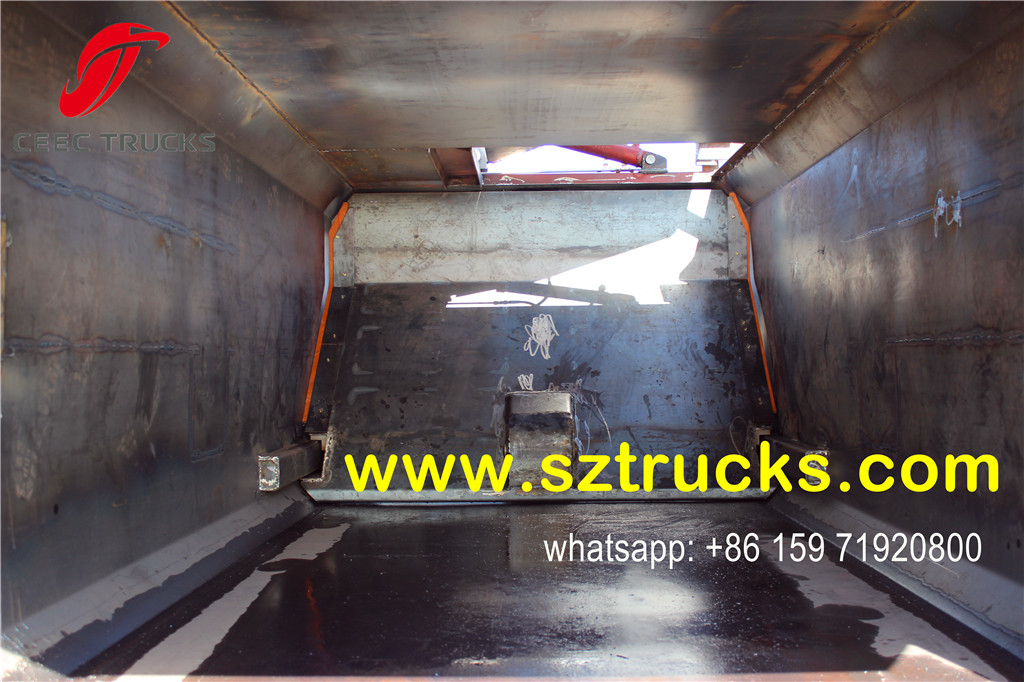 4000liters Side Loading Garbage Truck