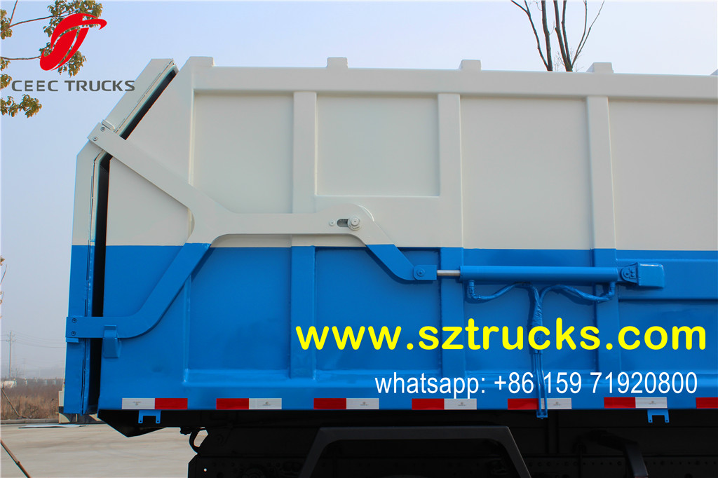 Hydraulic lifting rear door