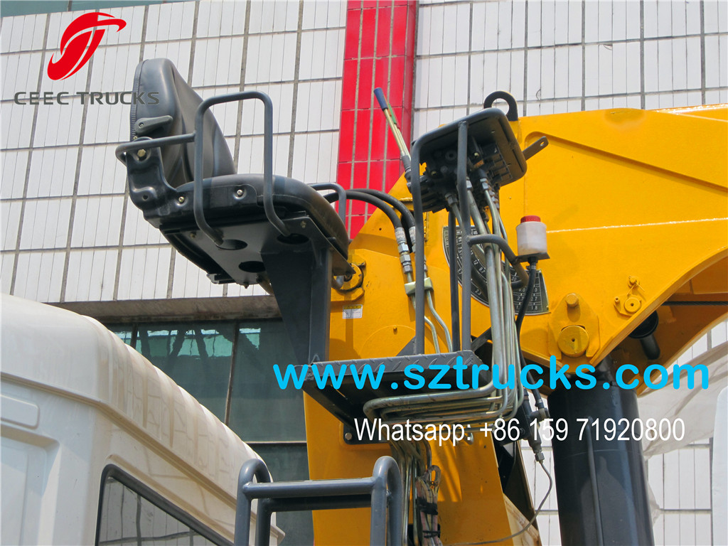 12Tons mounted crane cargo truck