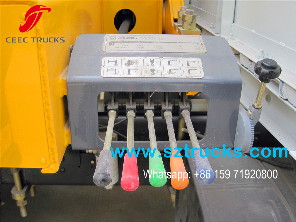 DFAC XCMG 5Tons mounted crane cargo truck