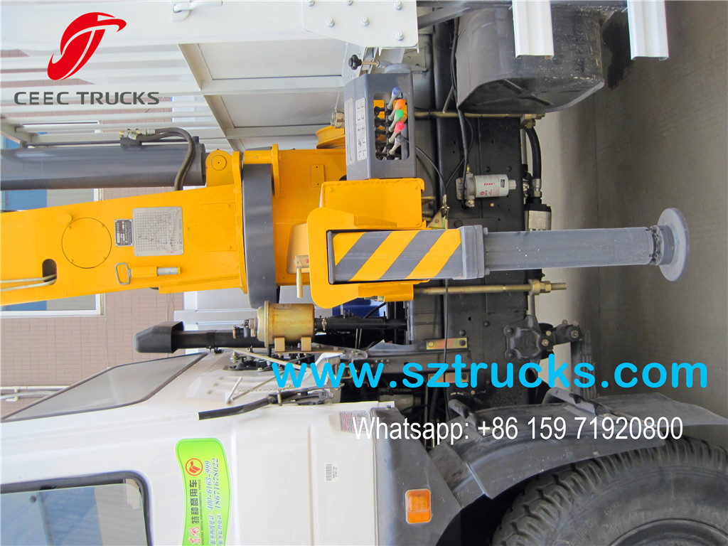 DFAC XCMG 5Tons mounted crane cargo truck