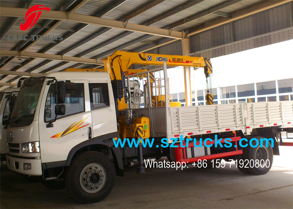 3.2T Knuckle boom crane truck