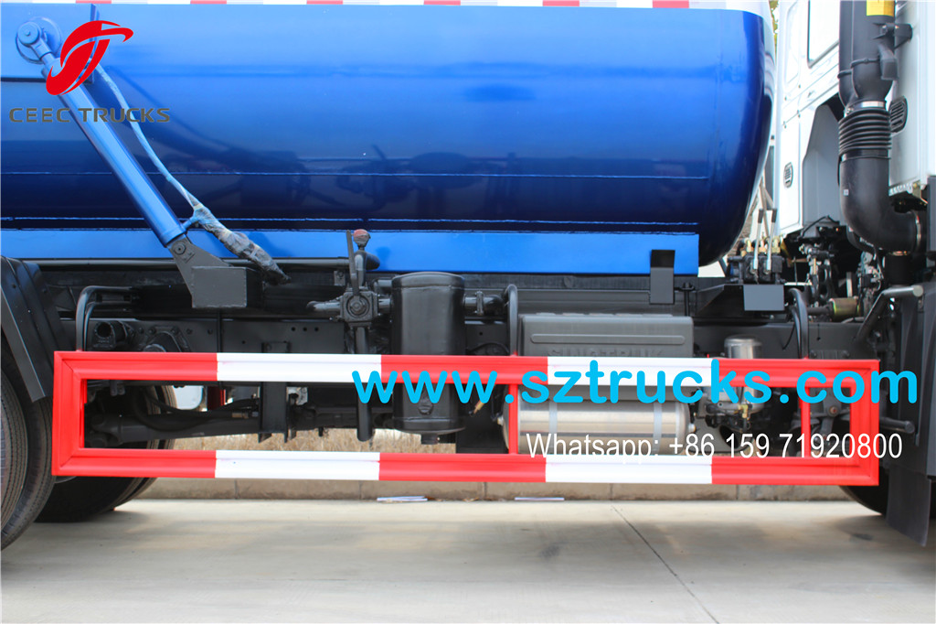 SINOTRUK RHD 10CBM Cesspit Emptier side view