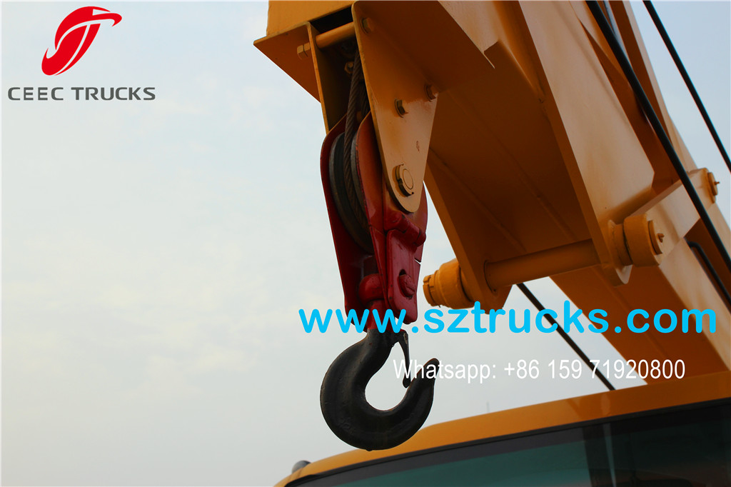 ISUZU 18m Aerial Working Platform front hook lift