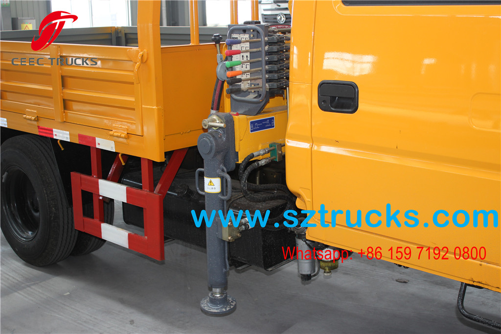 JMC 2T Boom mounted cargo truck for Costa Rica