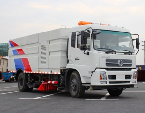 TOP quality 7000liters garbage tank vacuum road sweeper trucks